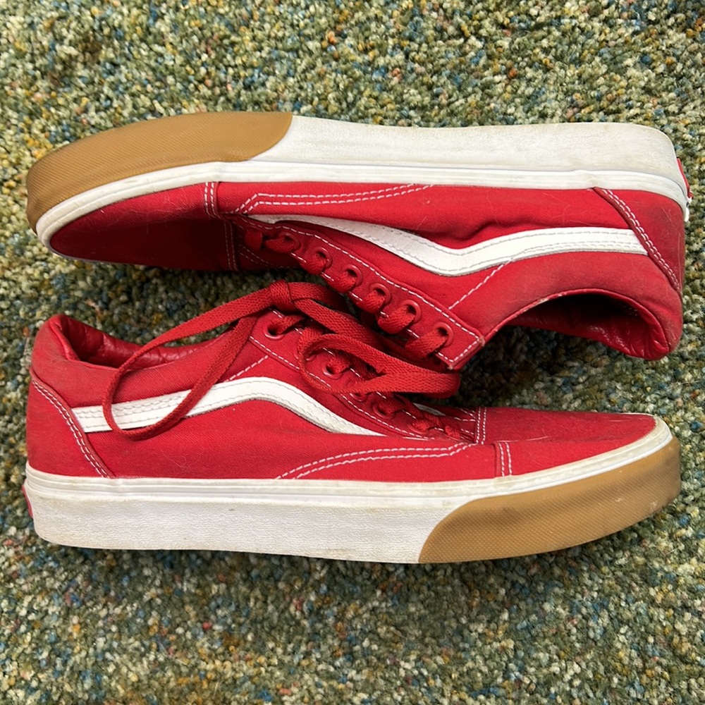Vans mens 8.5 red/gum toe